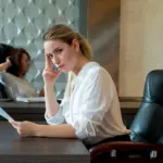 Суд обязал салон выплатить моральный вред: что делать владельцу?