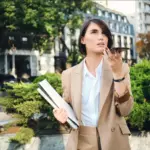 Управление салоном по доверенности: можно ли работать, если владелец за границей?