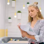 Кто платит за подмену мастера на время его отпуска?
